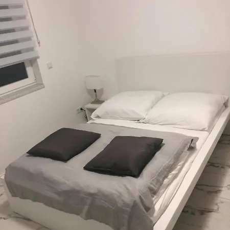 Vakantiehuis Neu-gebautes-komplettes-reihenhaus