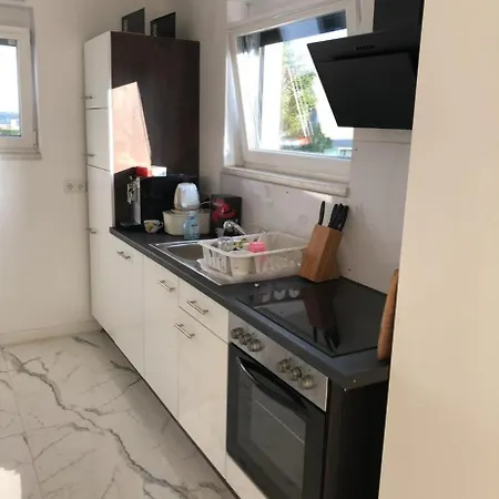 Neu-gebautes-komplettes-reihenhaus * Oberasbach