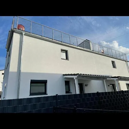 Neu-gebautes-komplettes-reihenhaus Holiday home *