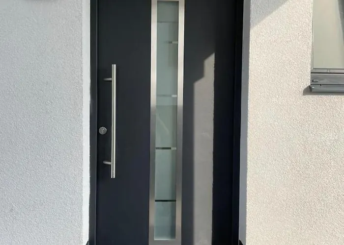 Neu-gebautes-komplettes-reihenhaus